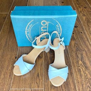 NWT Bueno Halo white leather sandals
